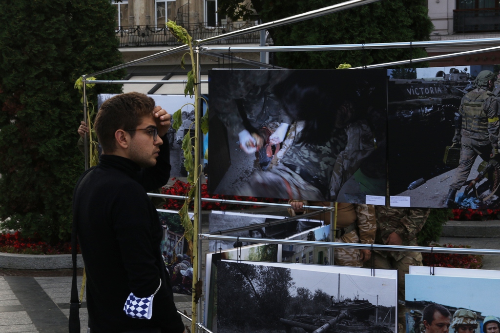 AfterІловайськ: Про проект розповів його співавтор, один із 4 воєнних фотокорів, які тоді вибралися з оточення - фото 12