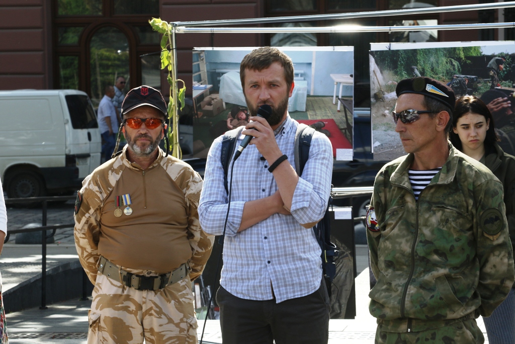 AfterІловайськ: Про проект розповів його співавтор, один із 4 воєнних фотокорів, які тоді вибралися з оточення - фото 2