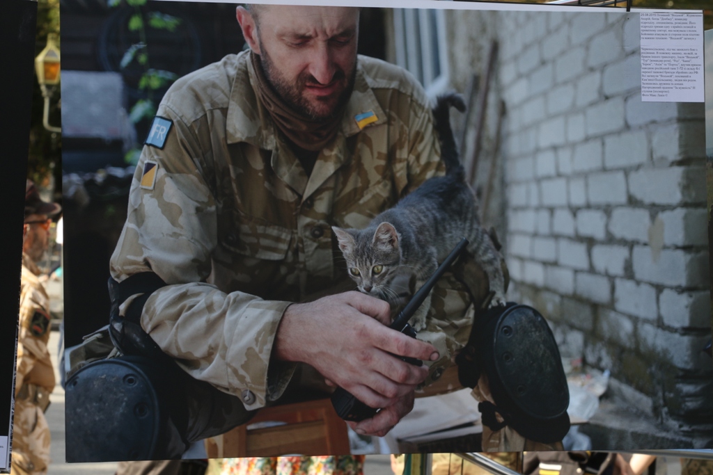 AfterІловайськ: Про проект розповів його співавтор, один із 4 воєнних фотокорів, які тоді вибралися з оточення - фото 6