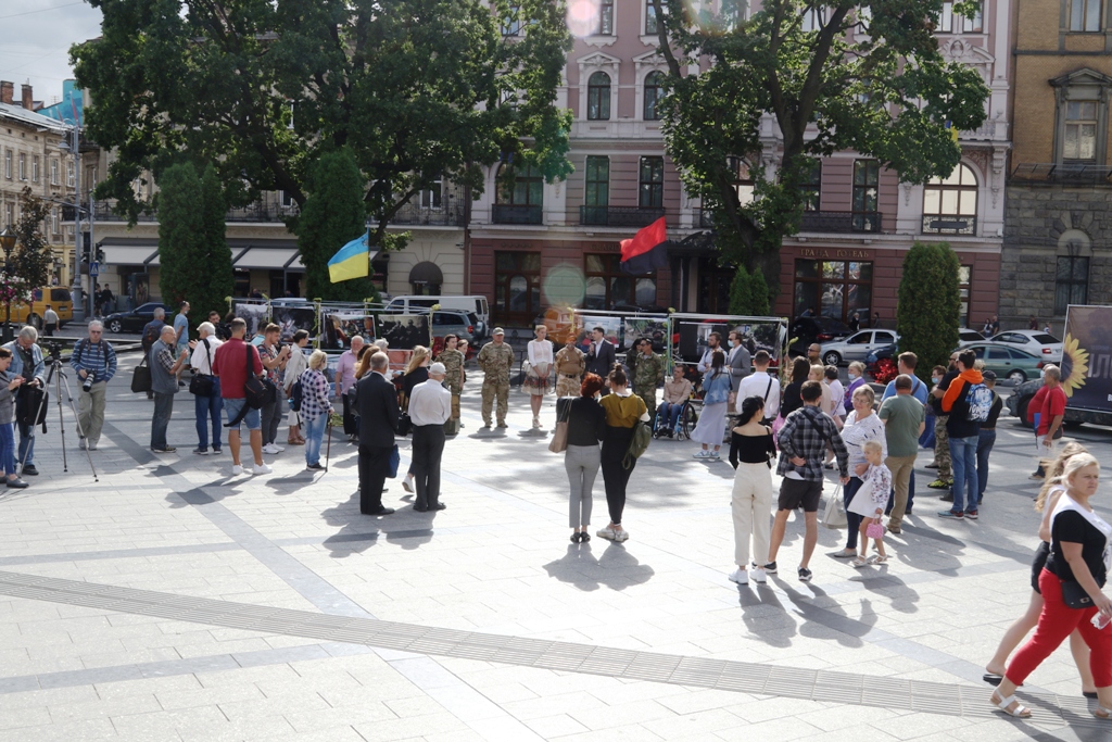 AfterІловайськ: Про проект розповів його співавтор, один із 4 воєнних фотокорів, які тоді вибралися з оточення - фото 7