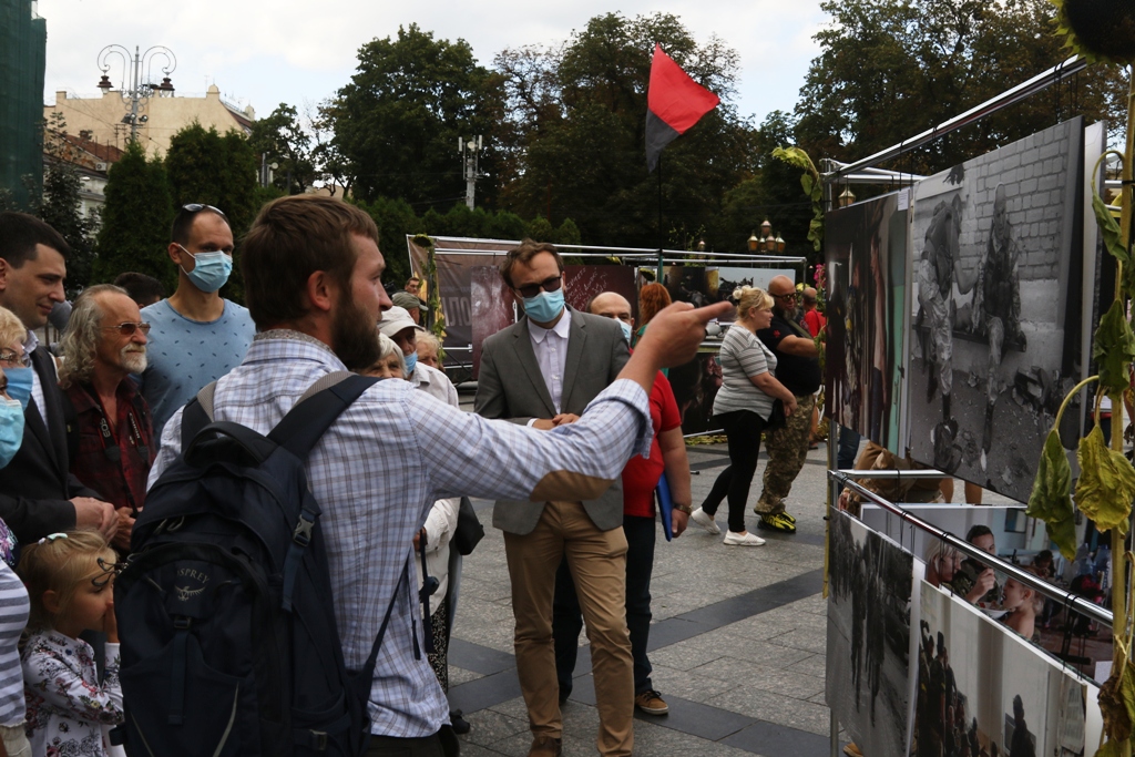 AfterІловайськ: Про проект розповів його співавтор, один із 4 воєнних фотокорів, які тоді вибралися з оточення - фото 8