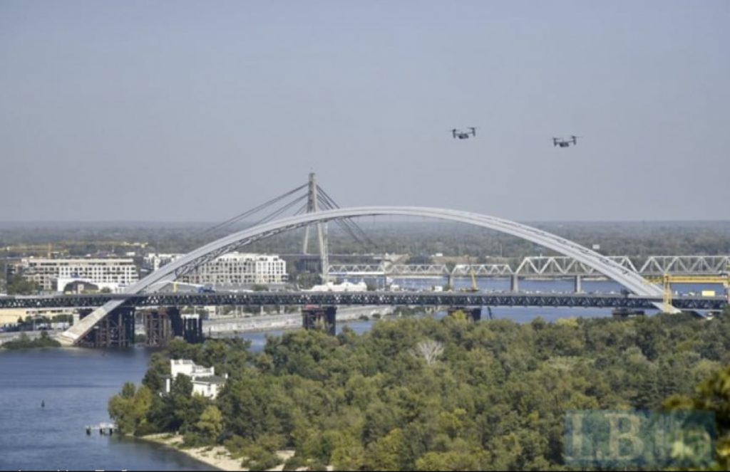 Військові конвертоплани із США здійснили політ над Києвом - фото 6