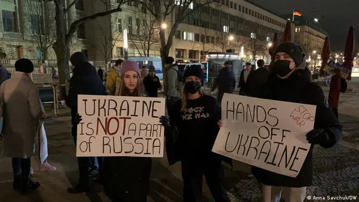 В Німеччині люди вийшли на акцію протесту проти політики Путіна стосовно України