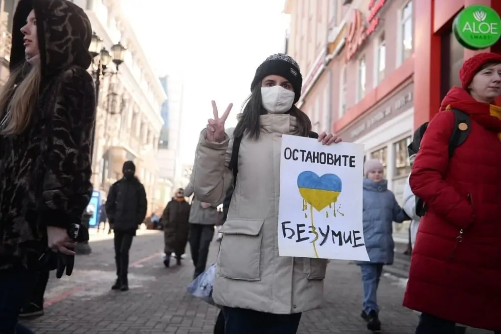 В Російській Федерації затримали вже понад 2500 осіб за участь в протестах проти війни - фото 9