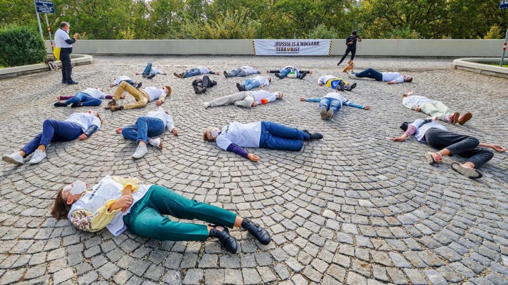 У Відні біля офісу МАГАТЕ вимагали безпеки для українських АЕС - фото 5