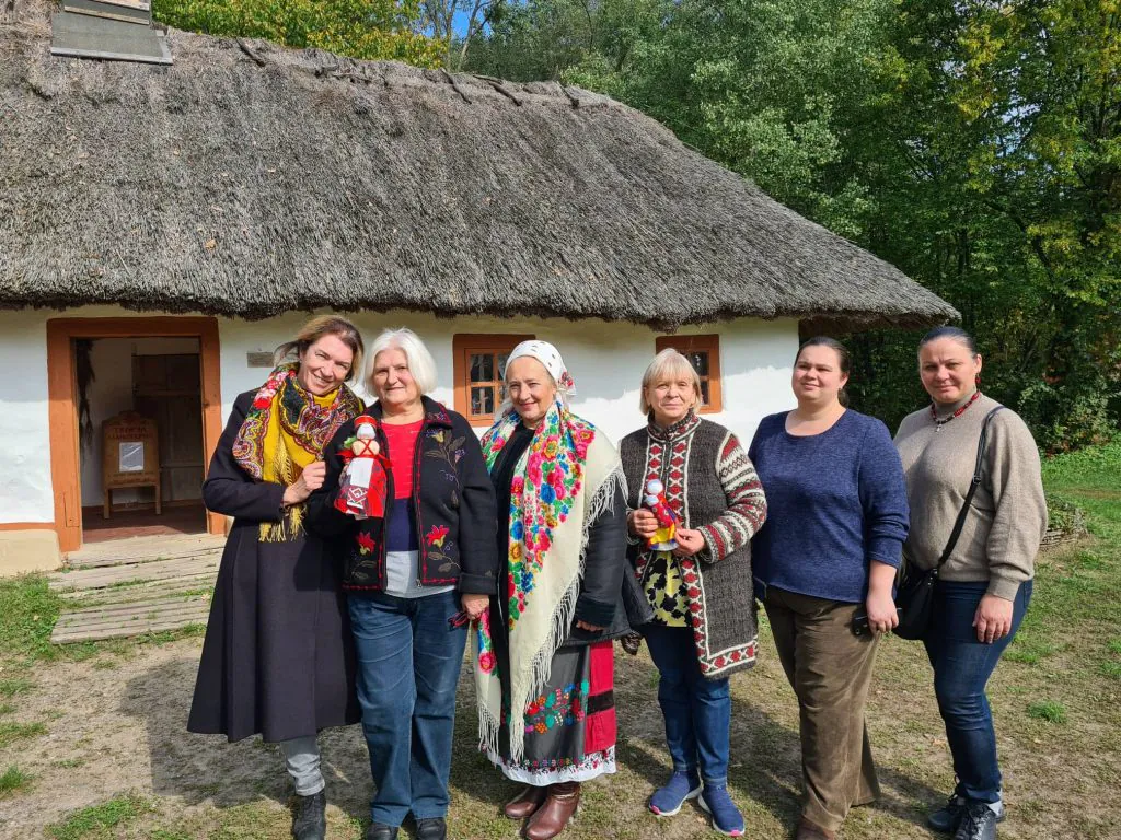 В рамках проєкту «Українські ляльки мандрують світом» в Києві відкрилася виставка «НАРОДНА лялька в Пирогові» - фото 11