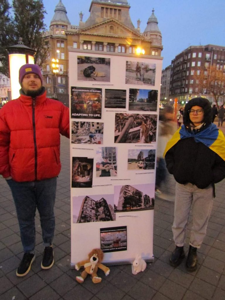 Українська молодь в Угорщині вшанувала пам’ять дітей що загинули в Україні від рук російських окупантів - фото 2