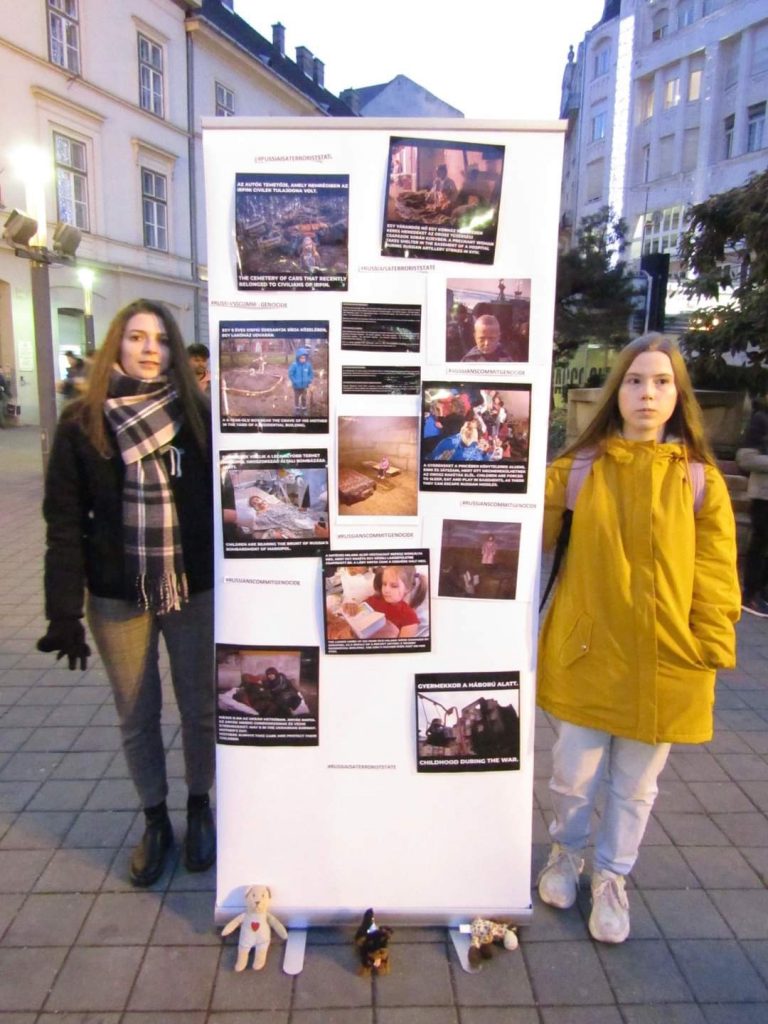 Українська молодь в Угорщині вшанувала пам’ять дітей що загинули в Україні від рук російських окупантів - фото 4