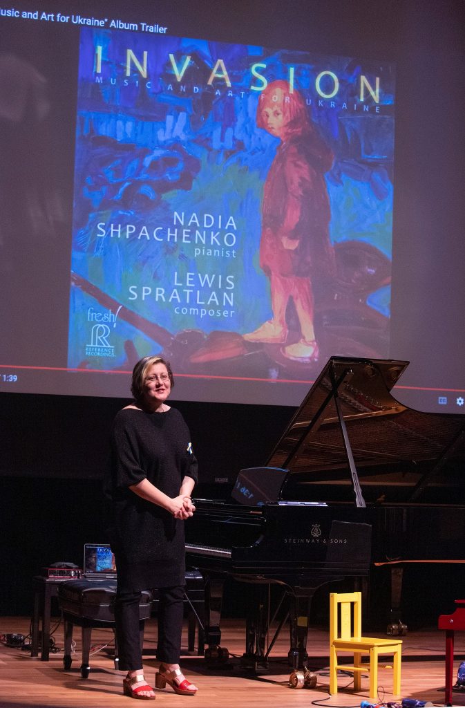 Відома в США піаністка, і перша українка – власниця Греммі, Надія Шпаченко присвятила альбом війні в Україні