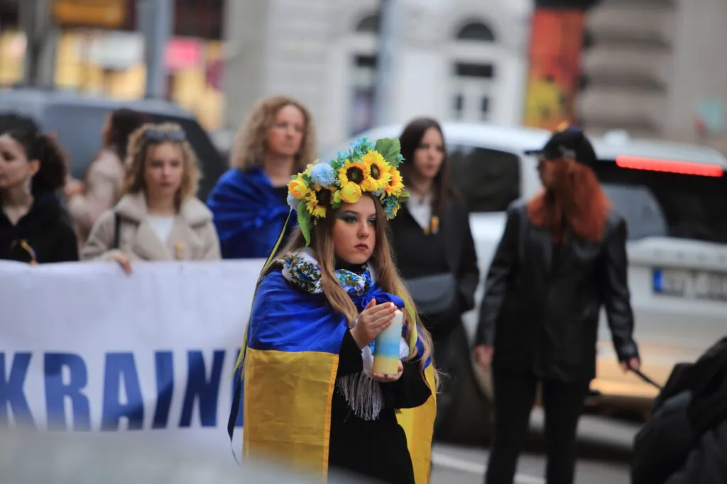 Тисячі українців та угорців в Будапешті вийшли Великою Ходою Солідарності в день трагічної річниці… - фото 2