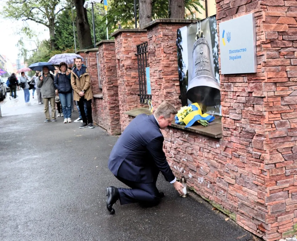 У День захисників і захисниць України в різних країнах світу пройшли мітинги подяки захисникам України - фото 12