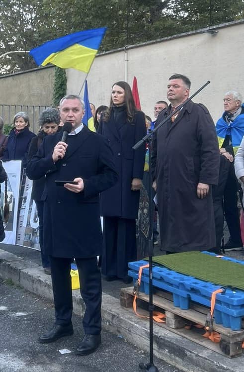 У Римі відбулася маніфестація до тисячного дня широкомасштабного вторгнення РФ - фото 2